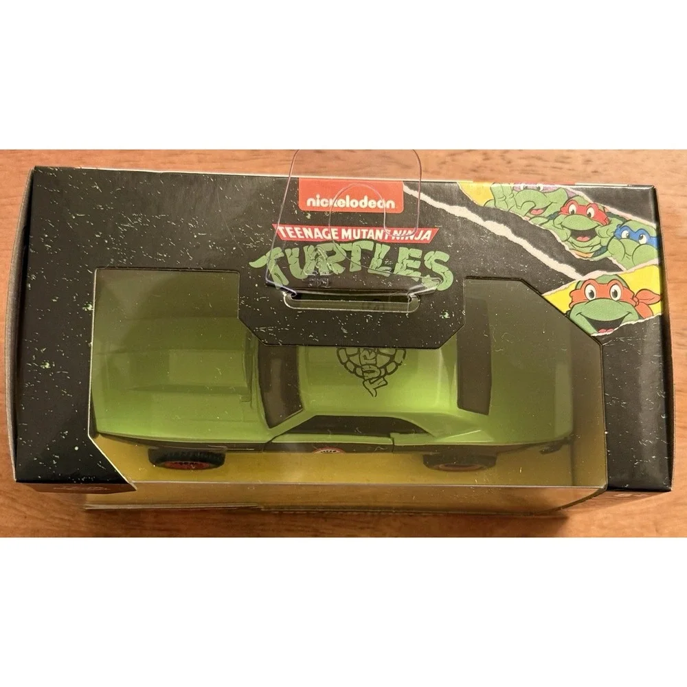 Jada Toys - 1:32 1967 Chevy Camaro with Teenage Mutant Ninja Turtles TMNT SEALED